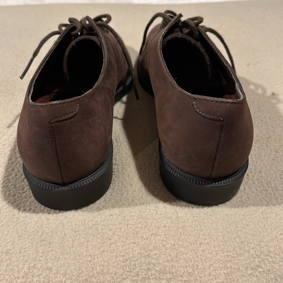 NWT Rockport brown suede tie up ladies shoes. These are low heels and a 8 1/2 N - Picture 3 of 5